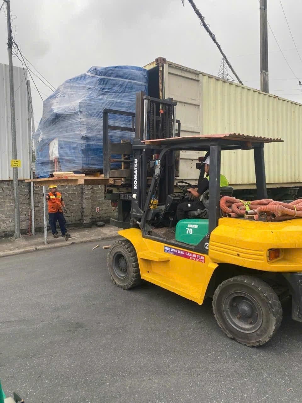 Bài Toán Kinh Tế: Chi Phí Thực Tế Khi Vận Hành Xe Nâng Nhật Bãi Vs Xe "Quay Đầu"